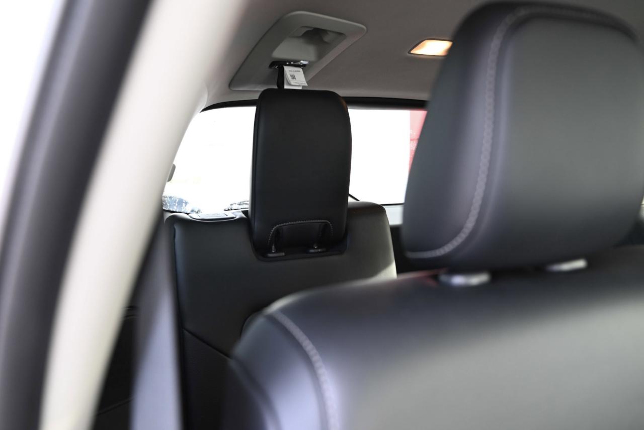 2024 Nissan Pathfinder SL / LEATHER / NAVIGATION / PANO ROOF Photo