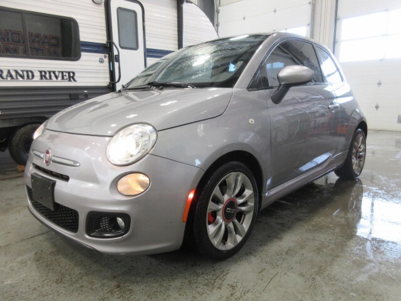 2015 Fiat 500 SPORT, 5 SPD, A/C, BT, ALLOYS, JUST 119K! Photo3