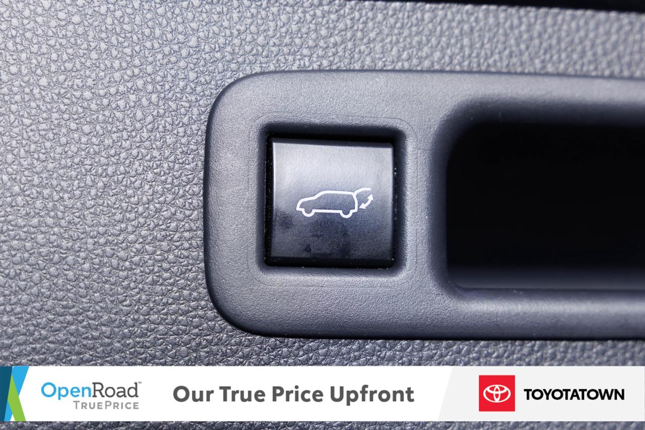 2020 Toyota Highlander XLE! ACCIDENT FREE! ELIGIBLE FOR OPEN ROAD LEASING Photo