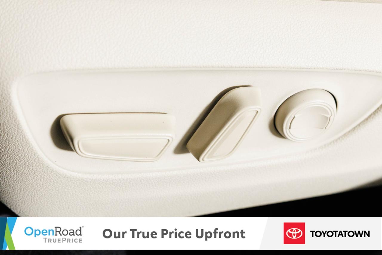 2020 Toyota Highlander XLE! ACCIDENT FREE! ELIGIBLE FOR OPEN ROAD LEASING Photo