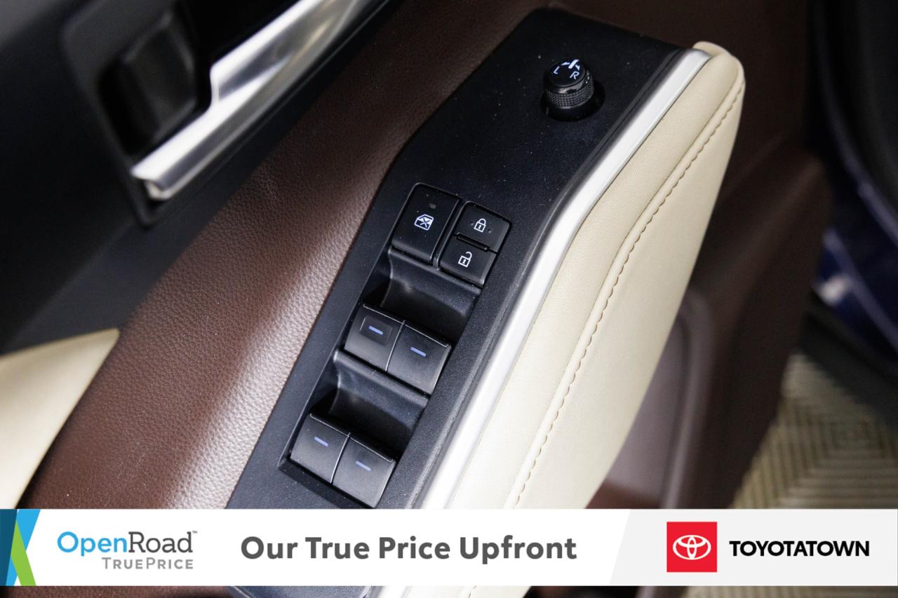 2020 Toyota Highlander XLE! ACCIDENT FREE! ELIGIBLE FOR OPEN ROAD LEASING Photo