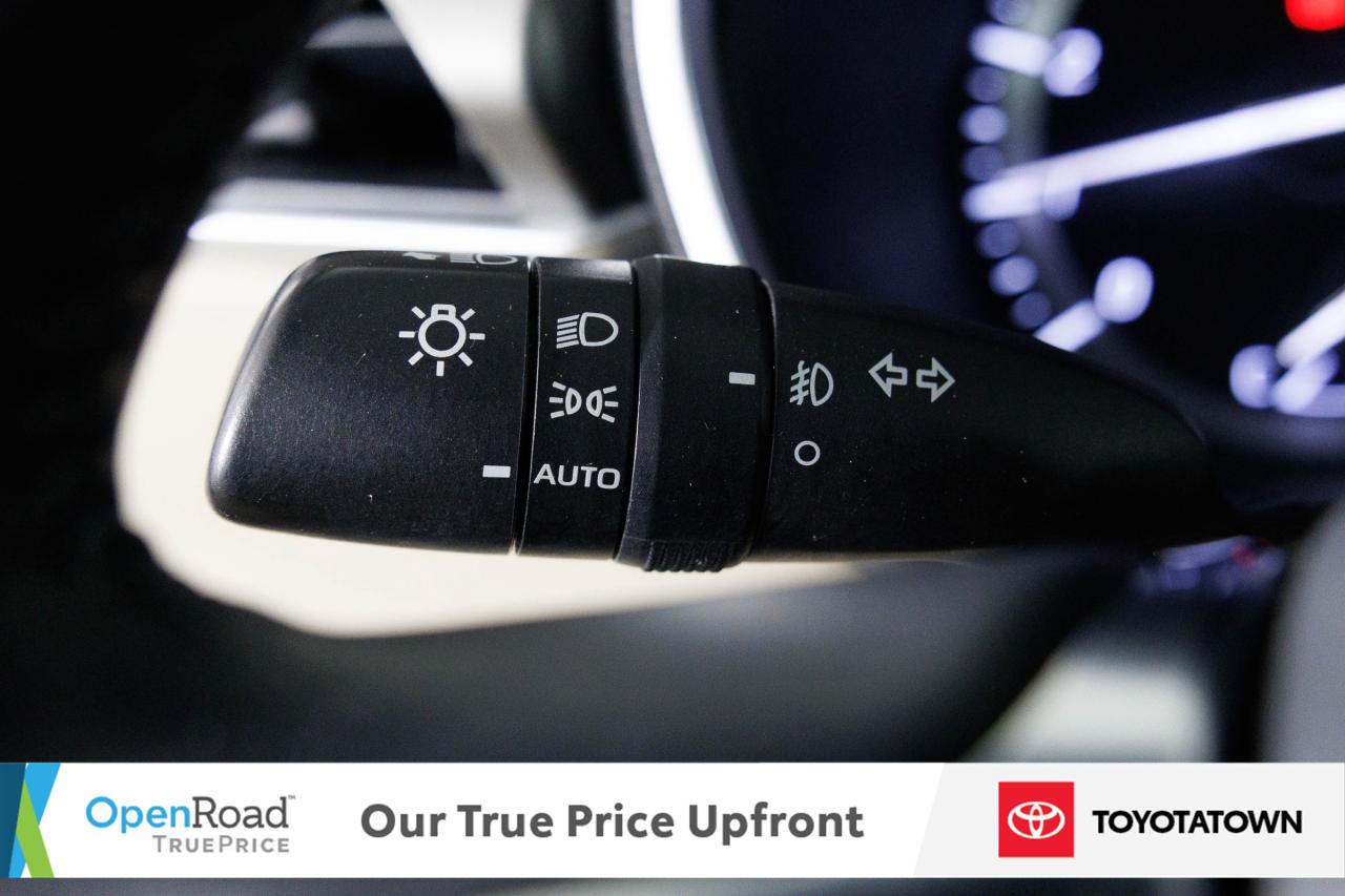 2020 Toyota Highlander XLE! ACCIDENT FREE! ELIGIBLE FOR OPEN ROAD LEASING Photo