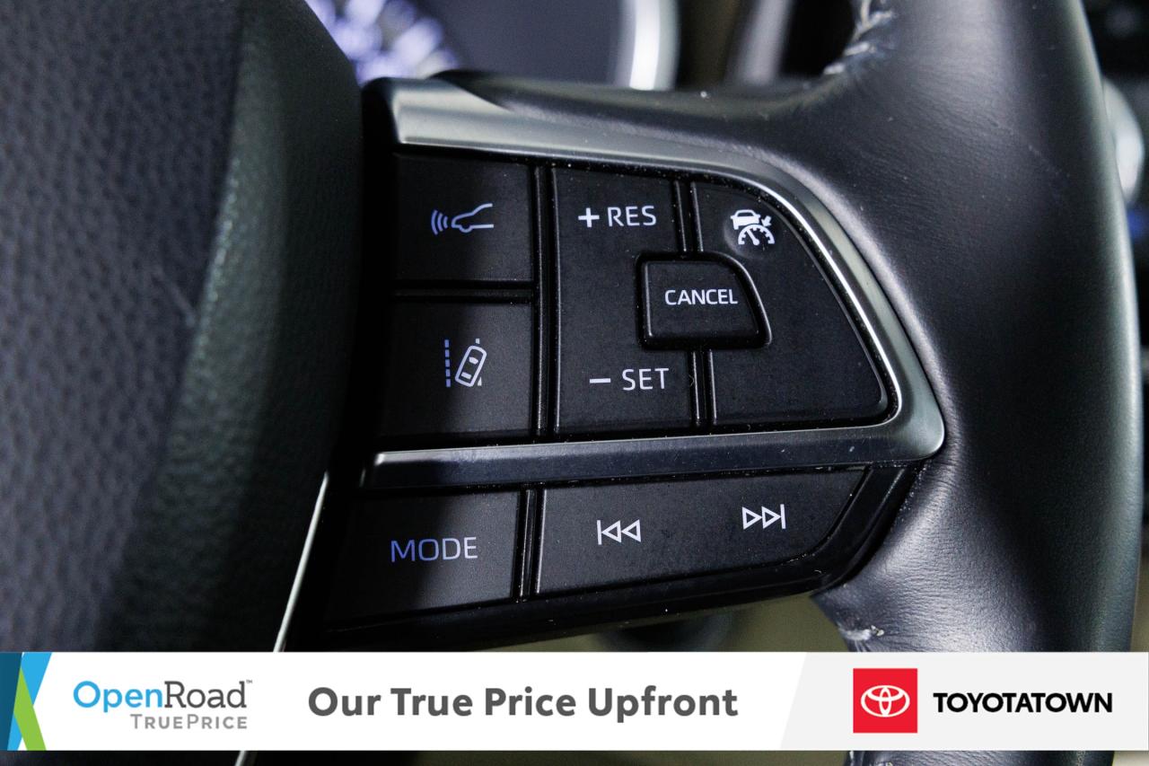 2020 Toyota Highlander XLE! ACCIDENT FREE! ELIGIBLE FOR OPEN ROAD LEASING Photo