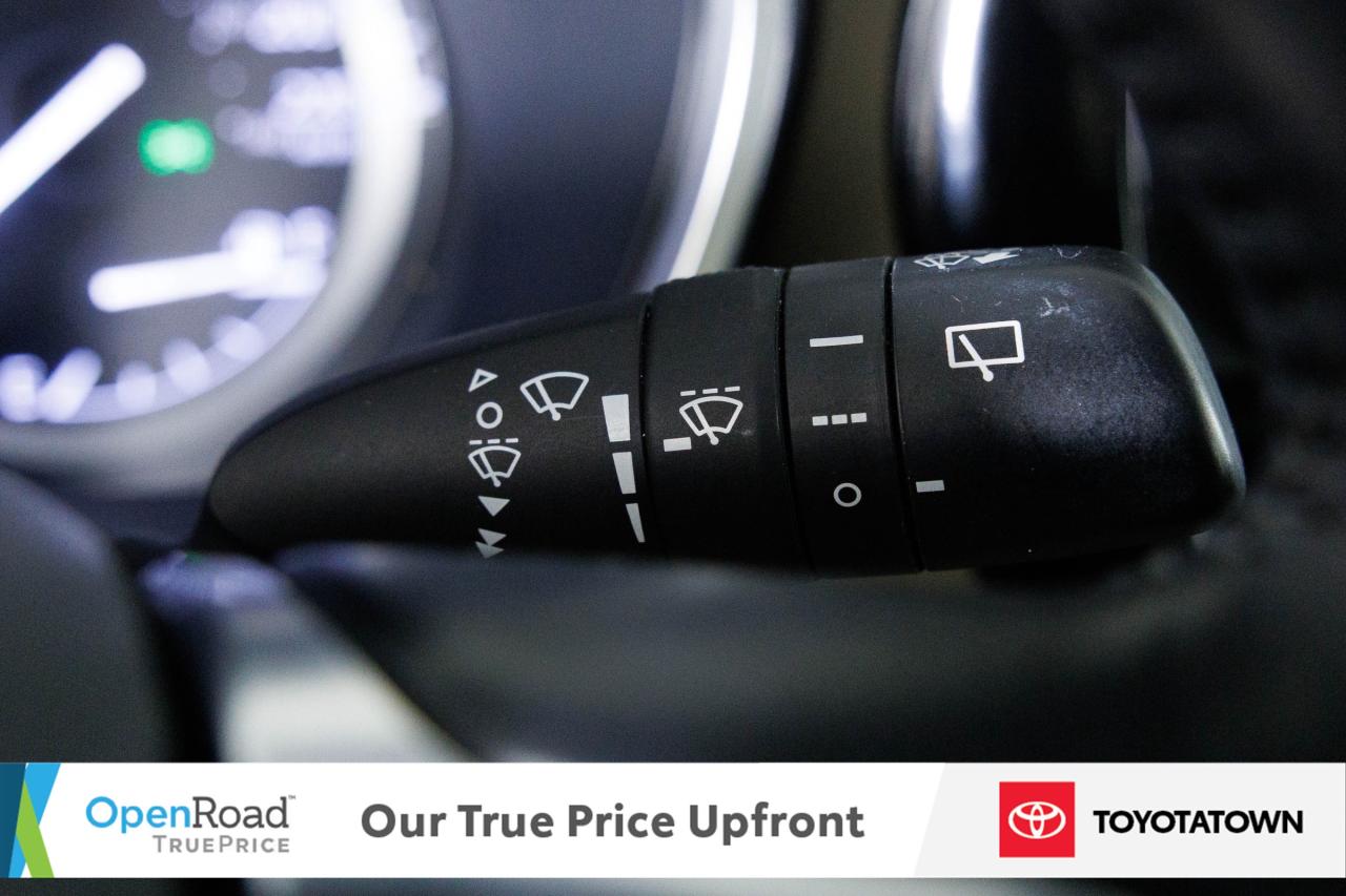 2020 Toyota Highlander XLE! ACCIDENT FREE! ELIGIBLE FOR OPEN ROAD LEASING Photo