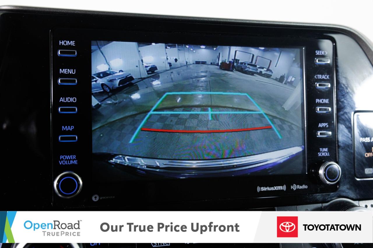 2020 Toyota Highlander XLE! ACCIDENT FREE! ELIGIBLE FOR OPEN ROAD LEASING Photo