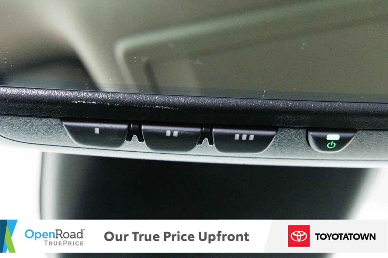 2020 Toyota Highlander XLE! ACCIDENT FREE! ELIGIBLE FOR OPEN ROAD LEASING Photo