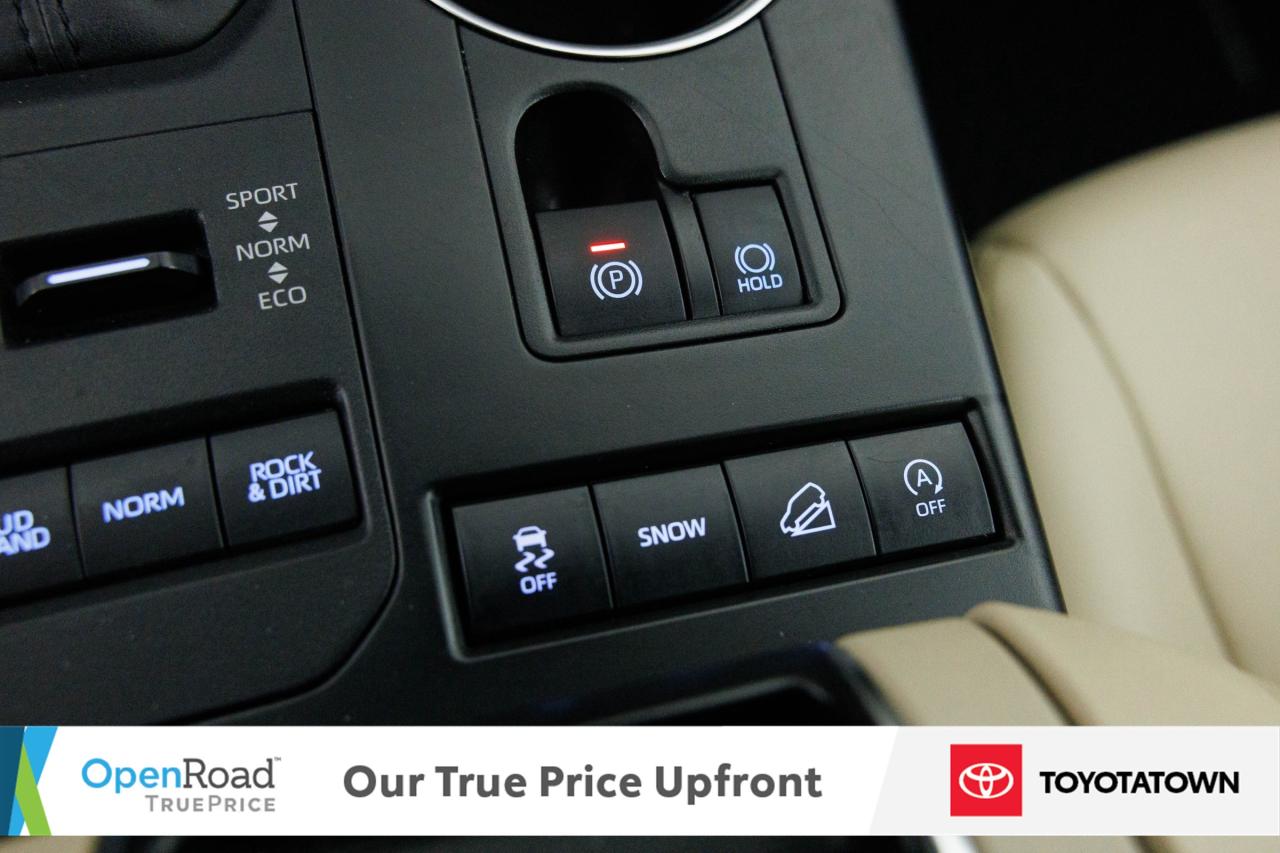 2020 Toyota Highlander XLE! ACCIDENT FREE! ELIGIBLE FOR OPEN ROAD LEASING Photo