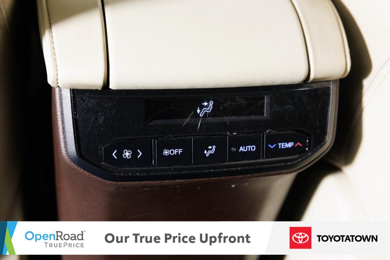 2020 Toyota Highlander XLE! ACCIDENT FREE! ELIGIBLE FOR OPEN ROAD LEASING Photo