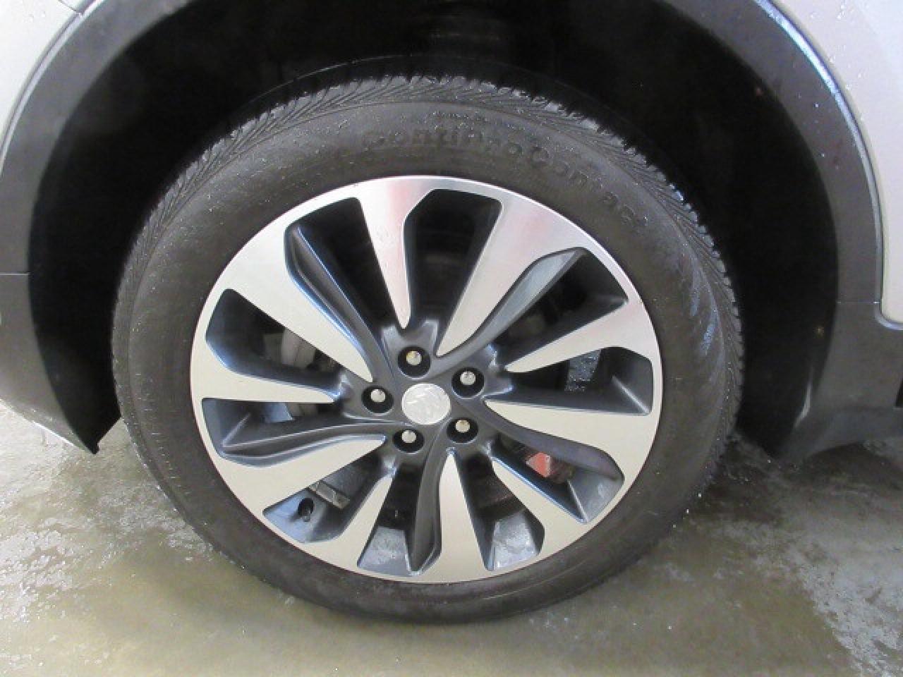 2019 Buick Encore AWD ESSENCE, HTD. LEATHER, APPLE/ANDROID, 57K! Photo