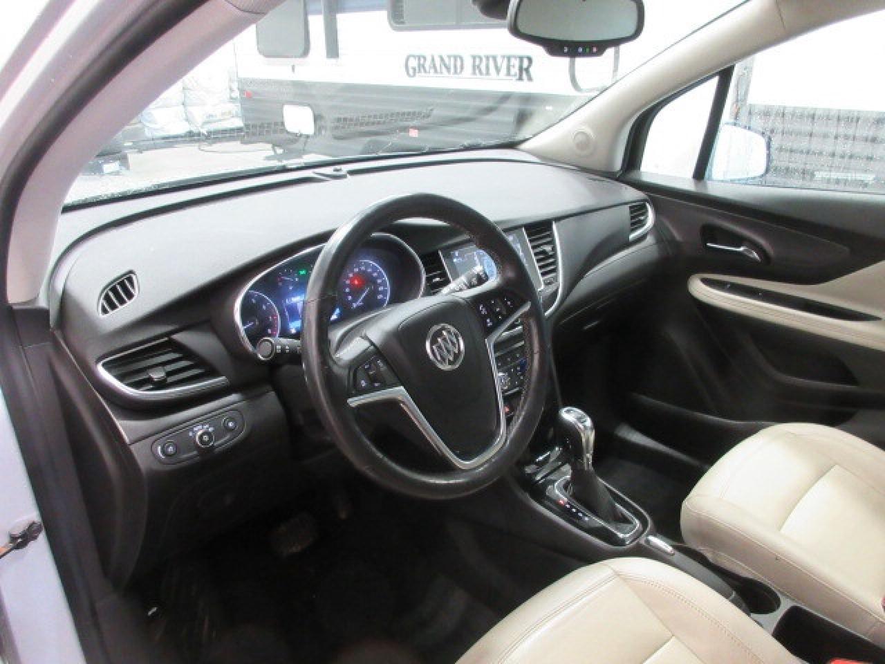 2019 Buick Encore AWD ESSENCE, HTD. LEATHER, APPLE/ANDROID, 57K! Photo