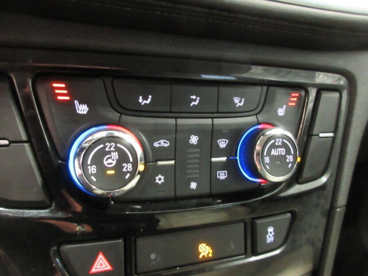 2019 Buick Encore AWD ESSENCE, HTD. LEATHER, APPLE/ANDROID, 57K! Photo