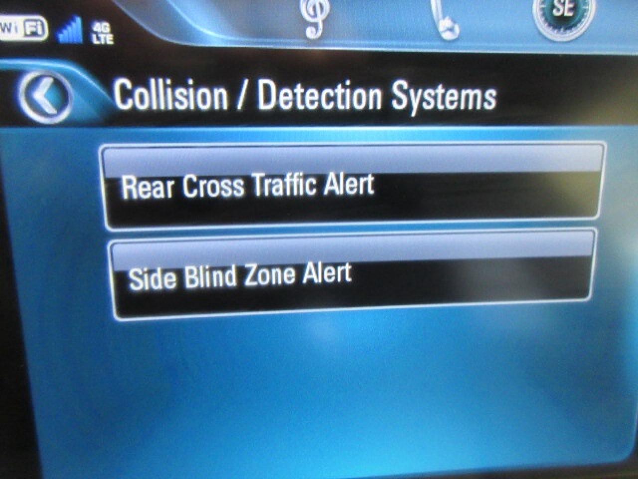 2019 Buick Encore AWD ESSENCE, HTD. LEATHER, APPLE/ANDROID, 57K! Photo