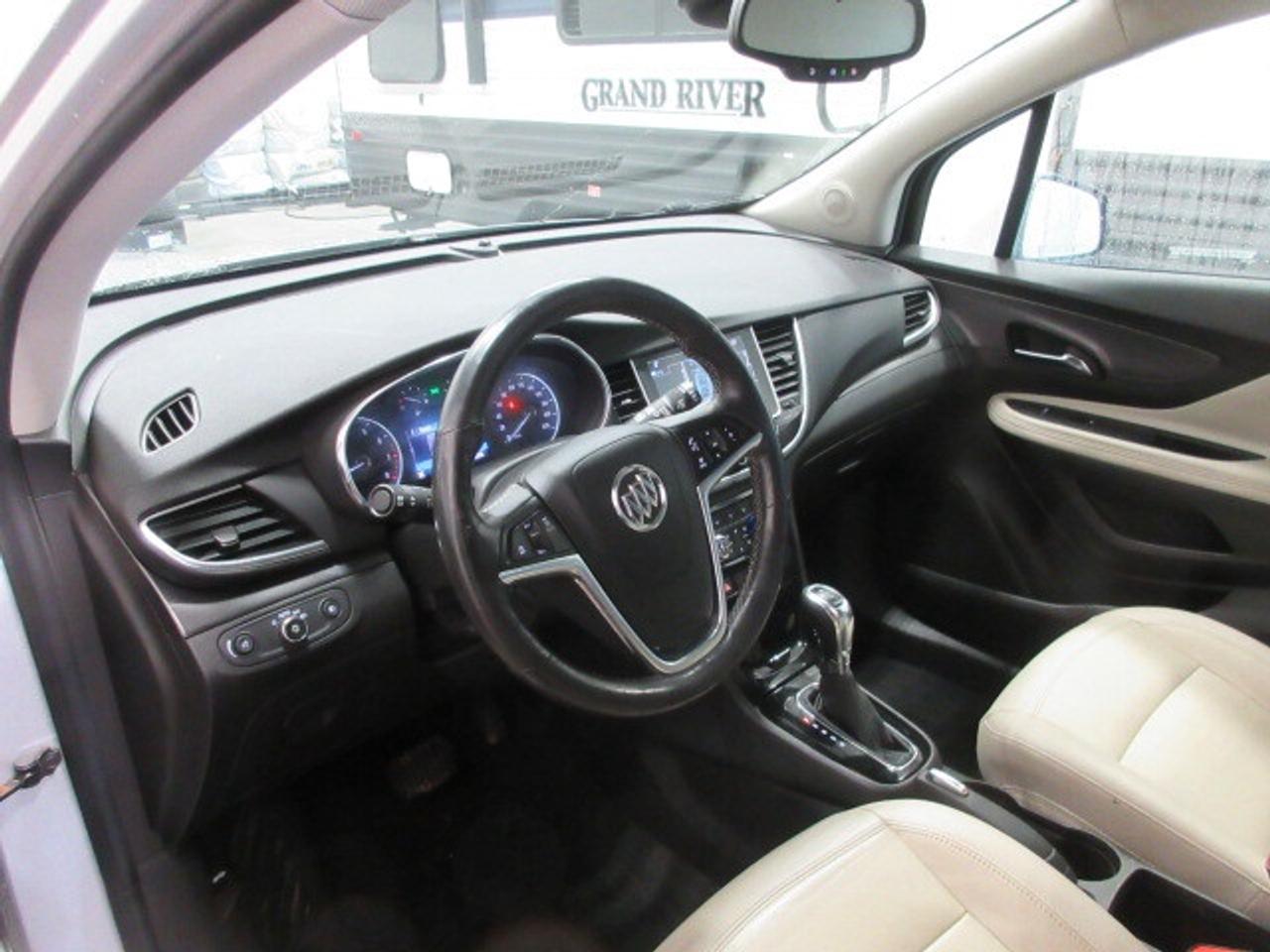 2019 Buick Encore AWD ESSENCE, HTD. LEATHER, APPLE/ANDROID, 57K! Photo