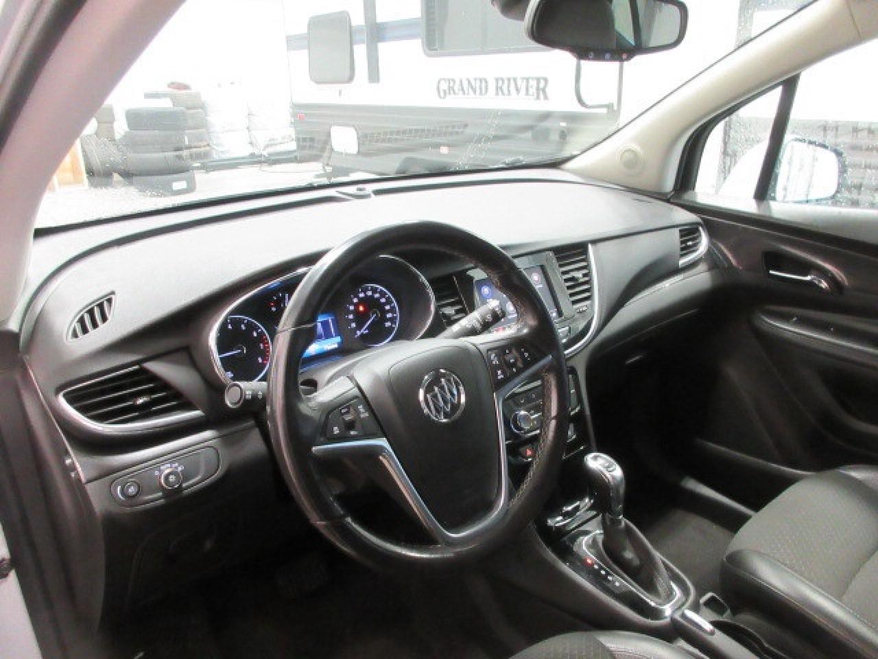 2022 Buick Encore AWD PREFERRED, APPLE/ANDROID, A/C, ALLOYS, 76K! Photo