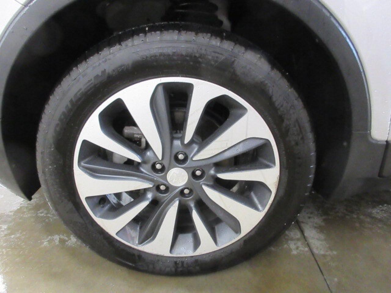 2022 Buick Encore AWD PREFERRED, APPLE/ANDROID, A/C, ALLOYS, 76K! Photo