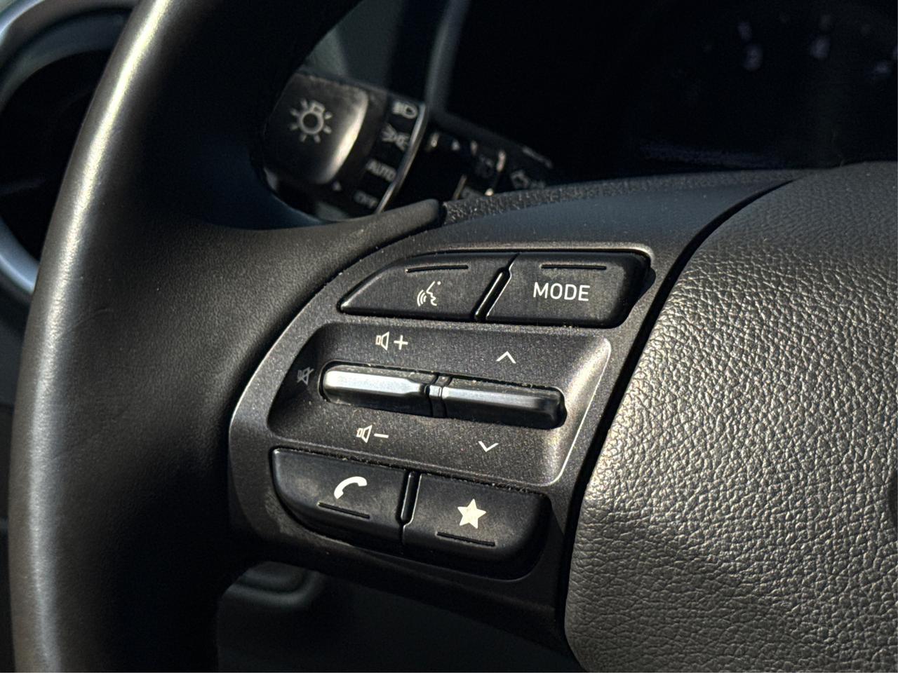 2022 Hyundai KONA AWD LEATHER LOADED WE FINANCE ALL CREDIT! Photo