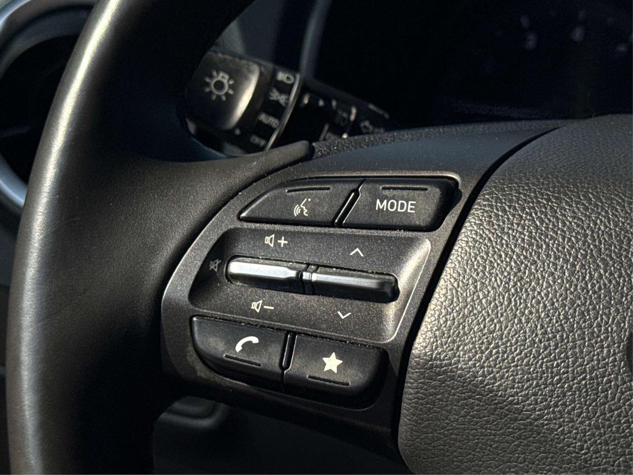 2022 Hyundai KONA AWD LEATHER LOADED WE FINANCE ALL CREDIT! Photo