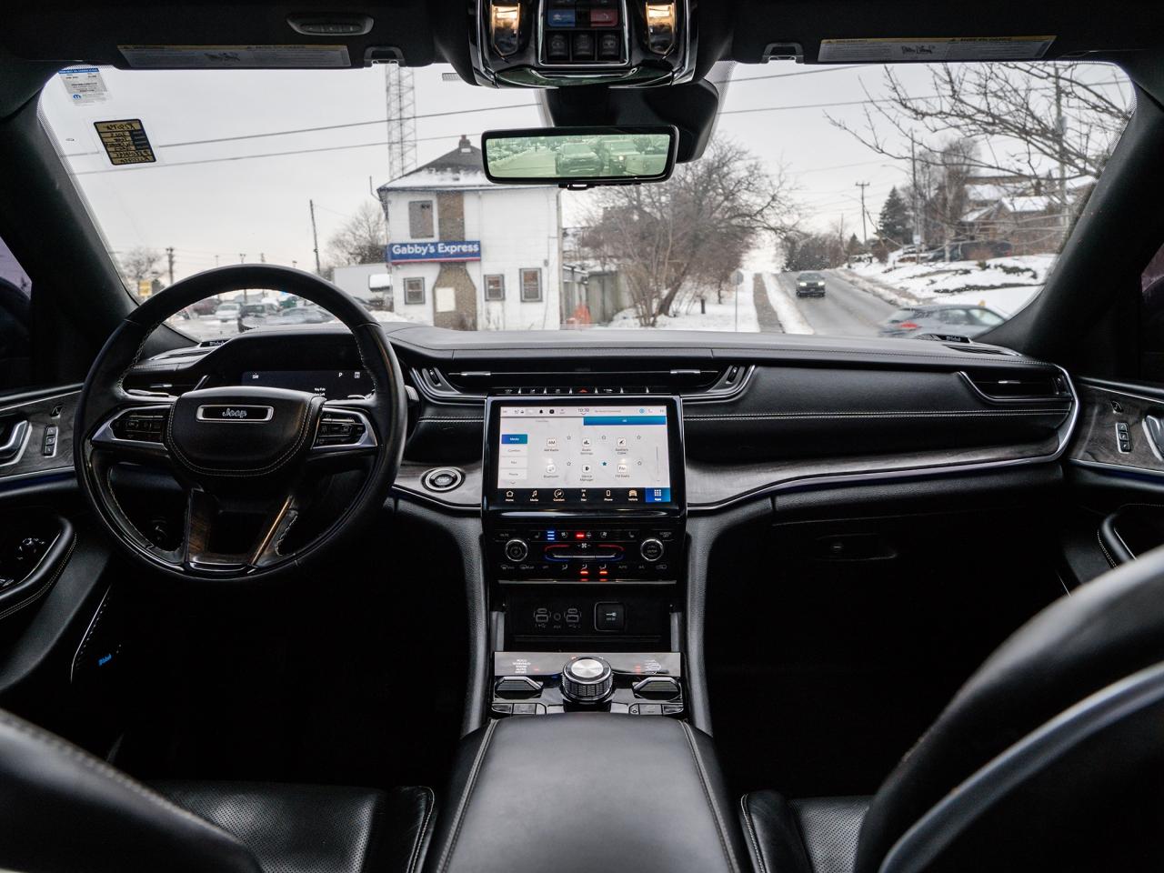 2023 Jeep Grand Cherokee OVERLAND  AIR RIDE SUSPENSION  PANO ROOF  NAV Photo