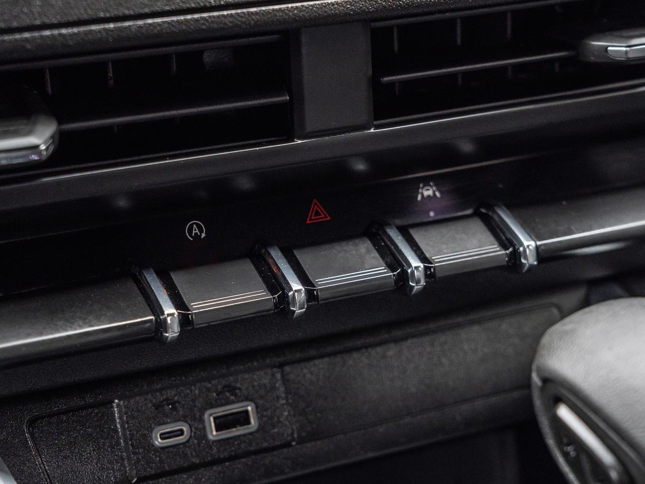 2024 Chevrolet Colorado TRAIL BOSS 4WD  HEATED SEATS  SIDE STEPS Photo