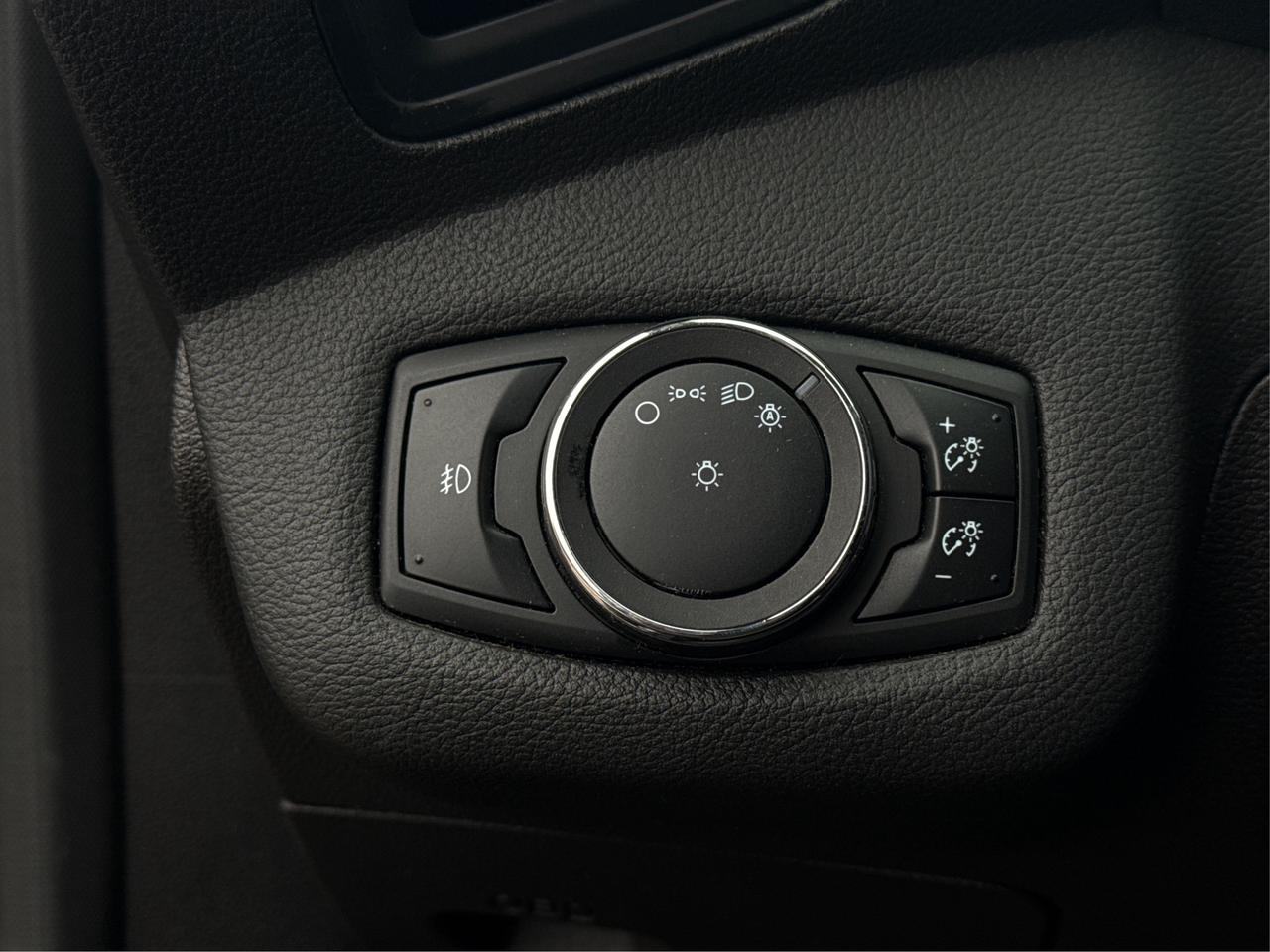 2015 Ford Escape FWD 4dr SE NAV CLEAN! WE FINANCE ALL CREDIT! Photo