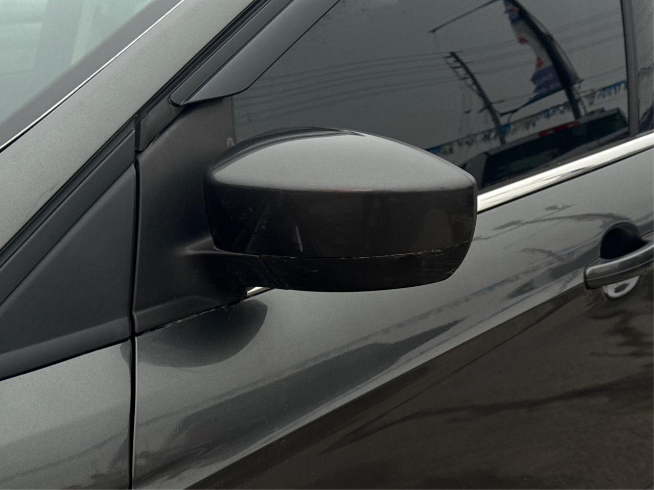 2015 Ford Escape FWD 4dr SE NAV CLEAN! WE FINANCE ALL CREDIT! Photo