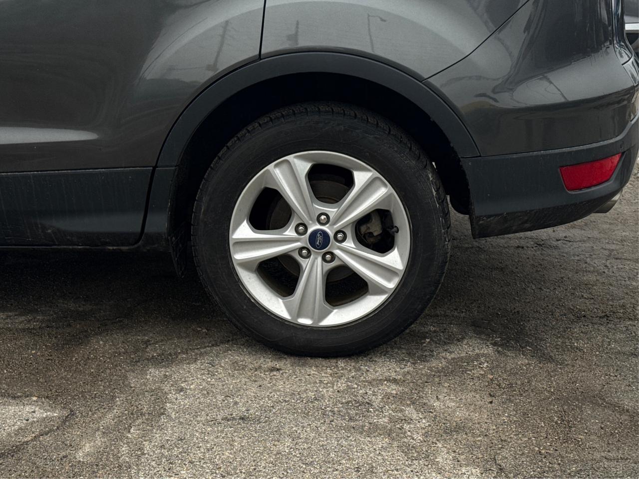 2015 Ford Escape FWD 4dr SE NAV CLEAN! WE FINANCE ALL CREDIT! Photo