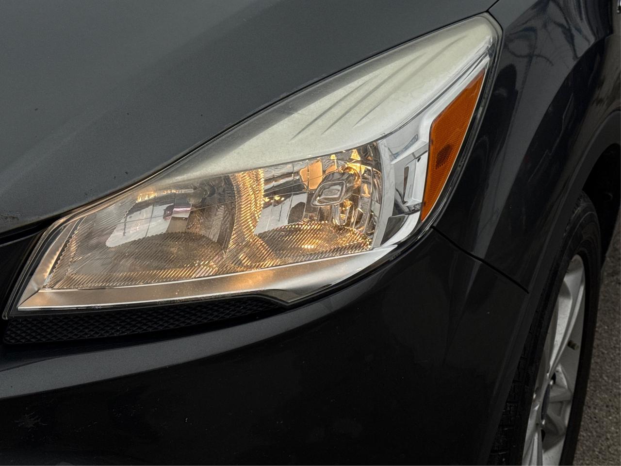 2015 Ford Escape FWD 4dr SE NAV CLEAN! WE FINANCE ALL CREDIT! Photo