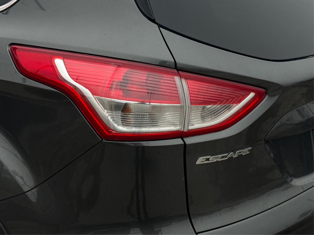 2015 Ford Escape FWD 4dr SE NAV CLEAN! WE FINANCE ALL CREDIT! Photo