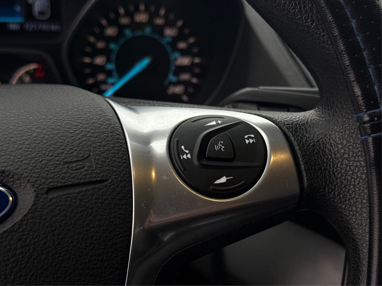 2015 Ford Escape FWD 4dr SE NAV CLEAN! WE FINANCE ALL CREDIT! Photo