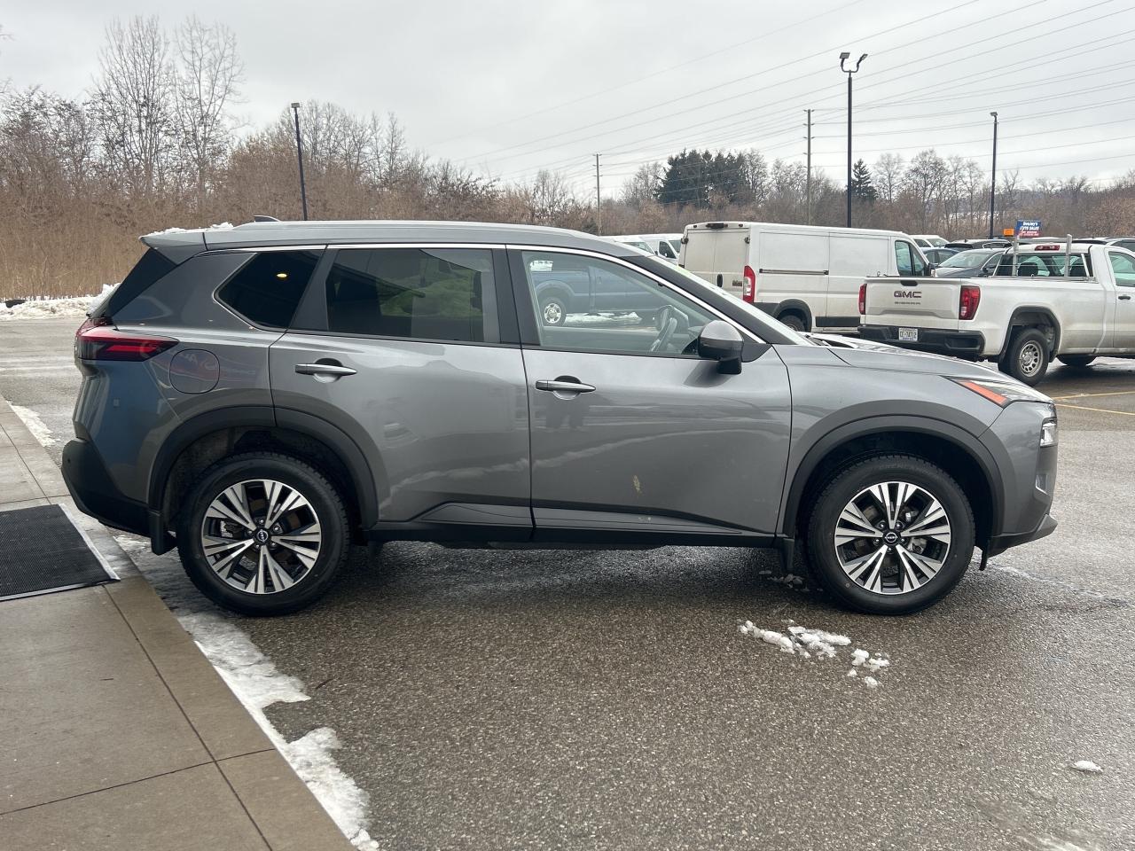 2023 Nissan Rogue SV MOONROOF Photo