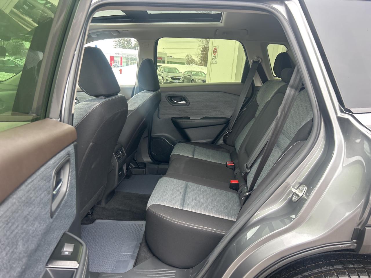 2023 Nissan Rogue SV MOONROOF Photo