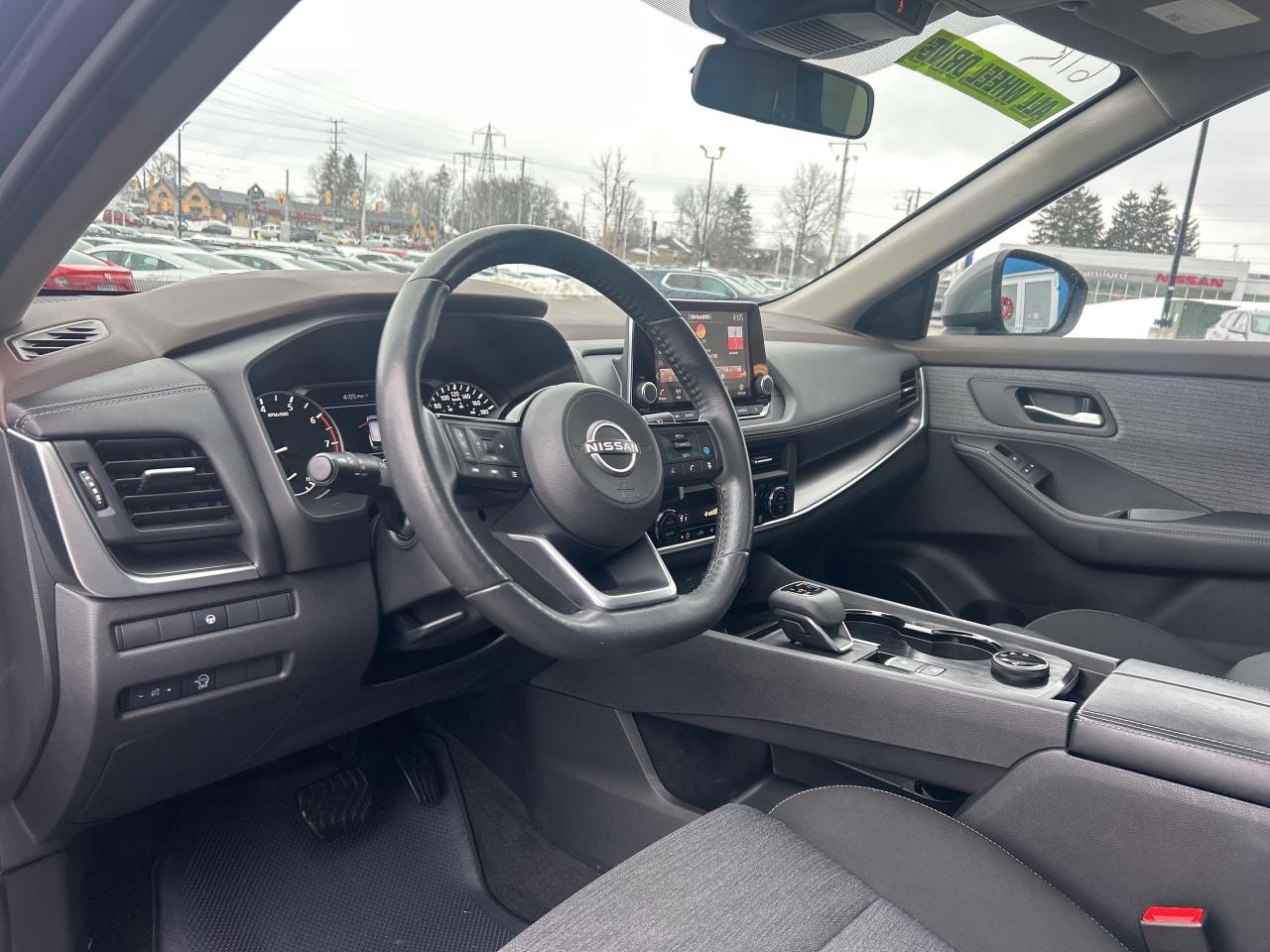 2023 Nissan Rogue SV MOONROOF Photo