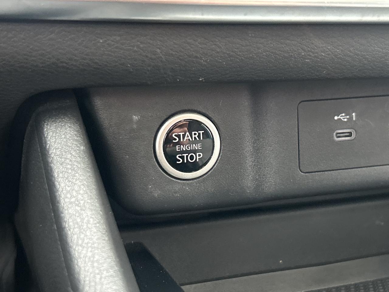 2023 Nissan Rogue SV MOONROOF Photo