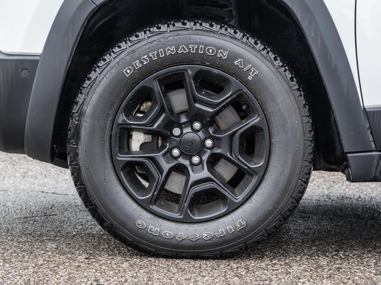 2023 Jeep Cherokee  Photo3