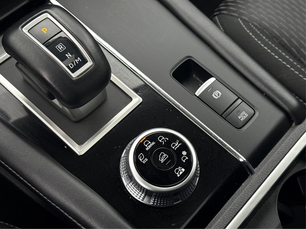 2024 Mitsubishi Outlander PANO ROOF 3 ROW SEATING WE FINANCE ALL CREDIT! Photo