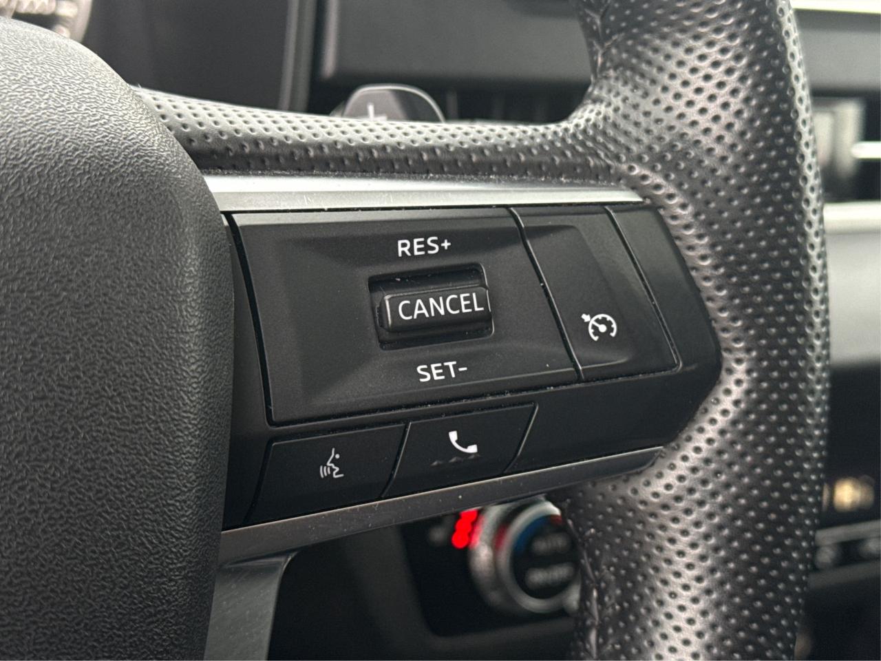 2024 Mitsubishi Outlander PANO ROOF 3 ROW SEATING WE FINANCE ALL CREDIT! Photo