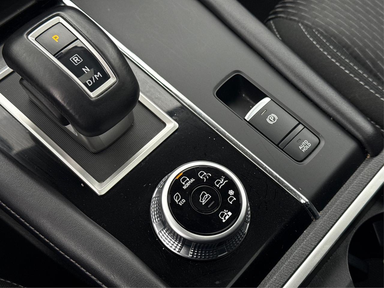 2024 Mitsubishi Outlander PANO ROOF 3 ROW SEATING WE FINANCE ALL CREDIT! Photo