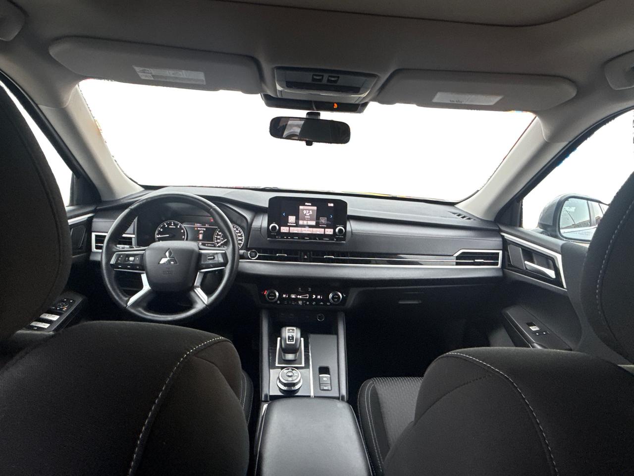 2024 Mitsubishi Outlander PANO ROOF 3 ROW SEATING WE FINANCE ALL CREDIT! Photo