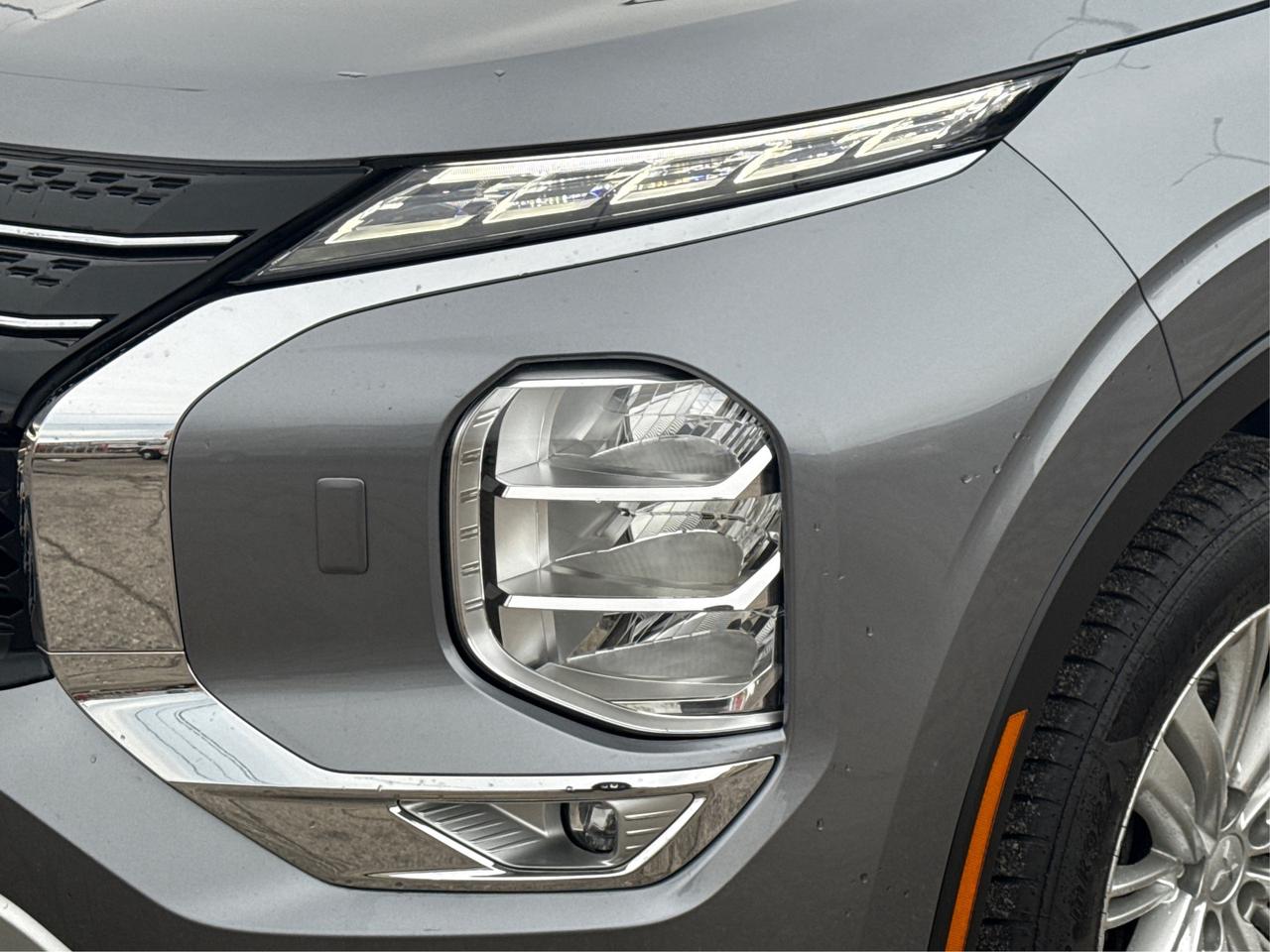 2024 Mitsubishi Outlander PANO ROOF 3 ROW SEATING WE FINANCE ALL CREDIT! Photo