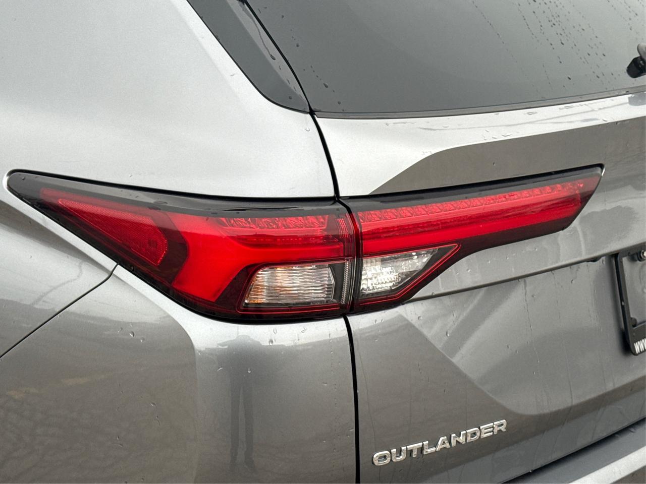 2024 Mitsubishi Outlander PANO ROOF 3 ROW SEATING WE FINANCE ALL CREDIT! Photo