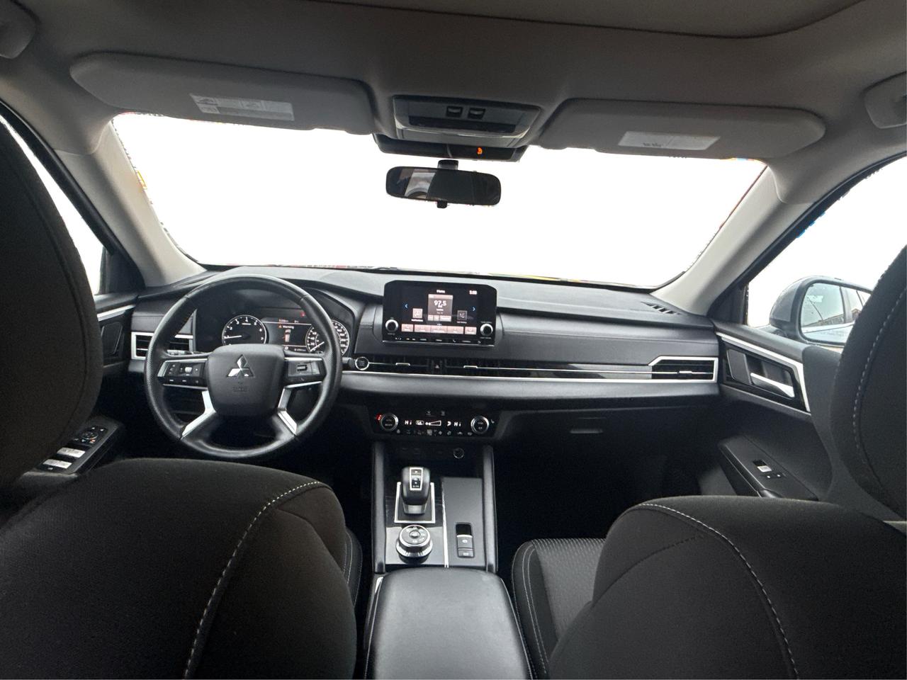 2024 Mitsubishi Outlander PANO ROOF 3 ROW SEATING WE FINANCE ALL CREDIT! Photo