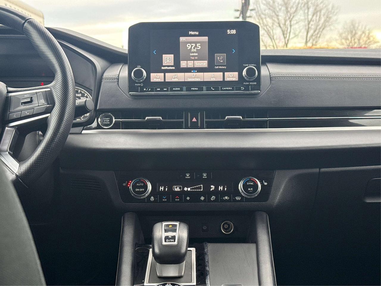 2024 Mitsubishi Outlander PANO ROOF 3 ROW SEATING WE FINANCE ALL CREDIT! Photo