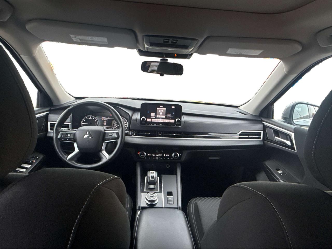 2024 Mitsubishi Outlander PANO ROOF 3 ROW SEATING WE FINANCE ALL CREDIT! Photo