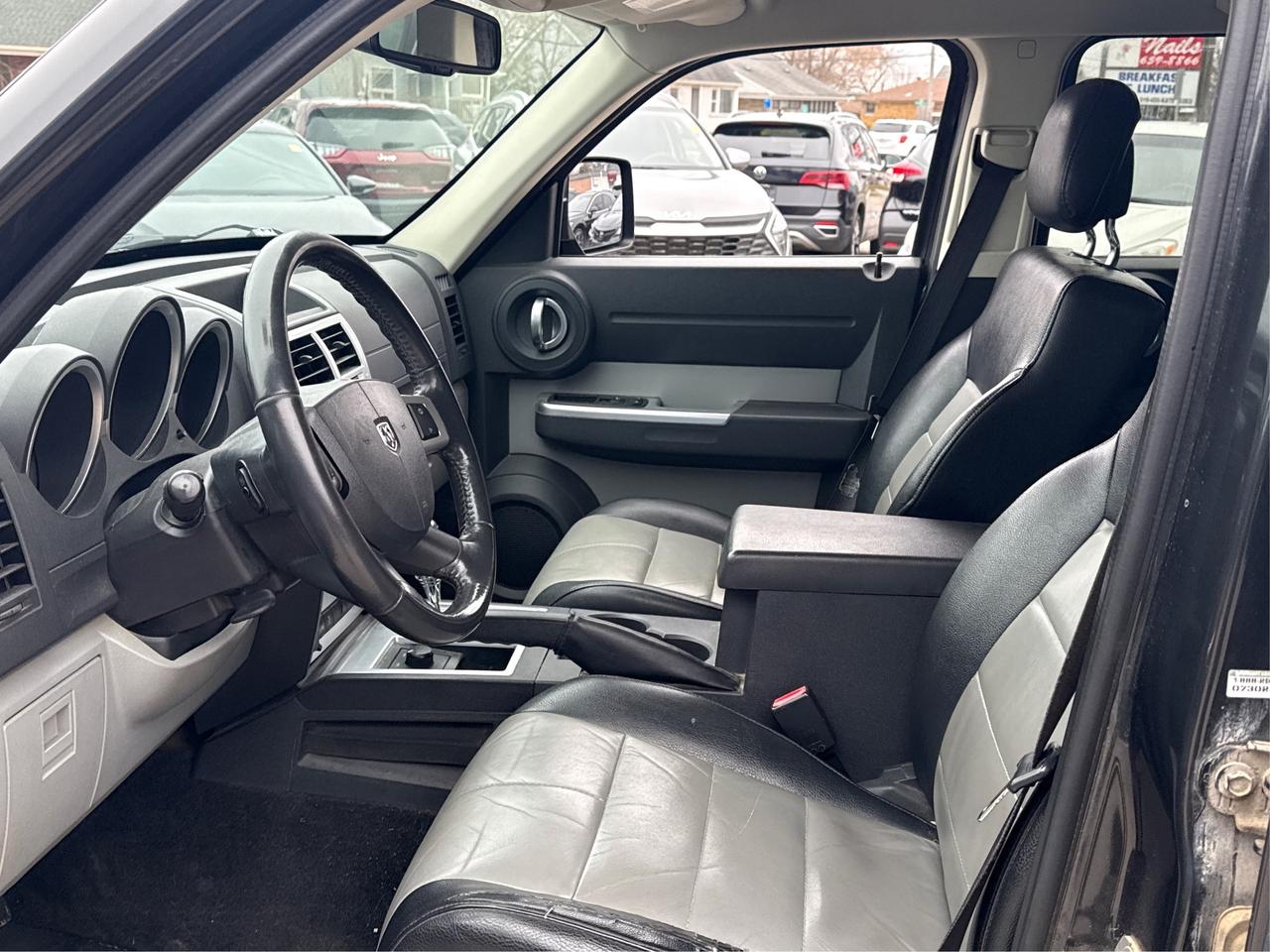 2010 Dodge Nitro NAV   ! WE FINANCE ALL CREDIT! Photo