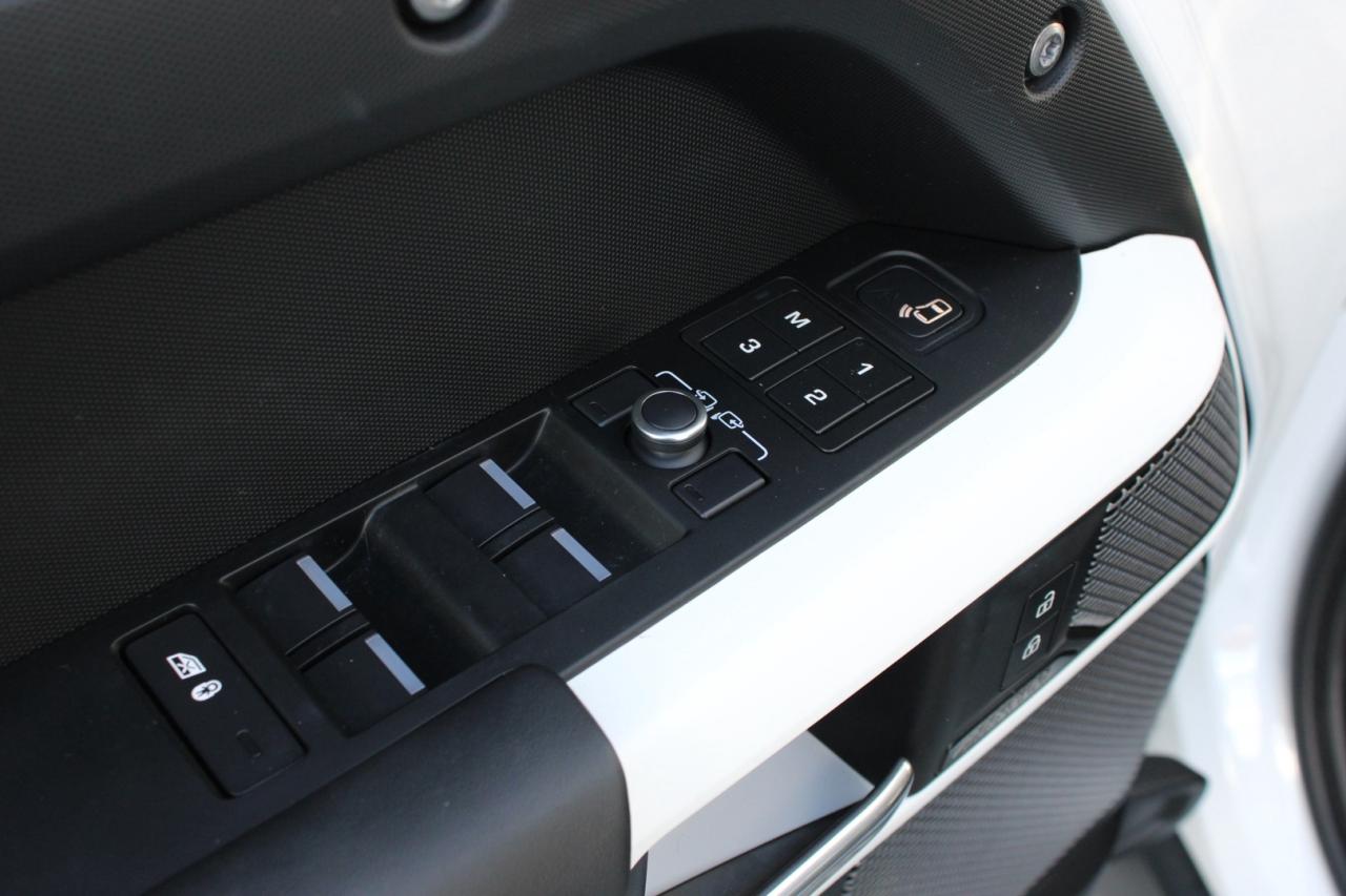 2023 Land Rover Defender 110 X-Dynamic SE V6 No Accident Clean CarFax. Photo