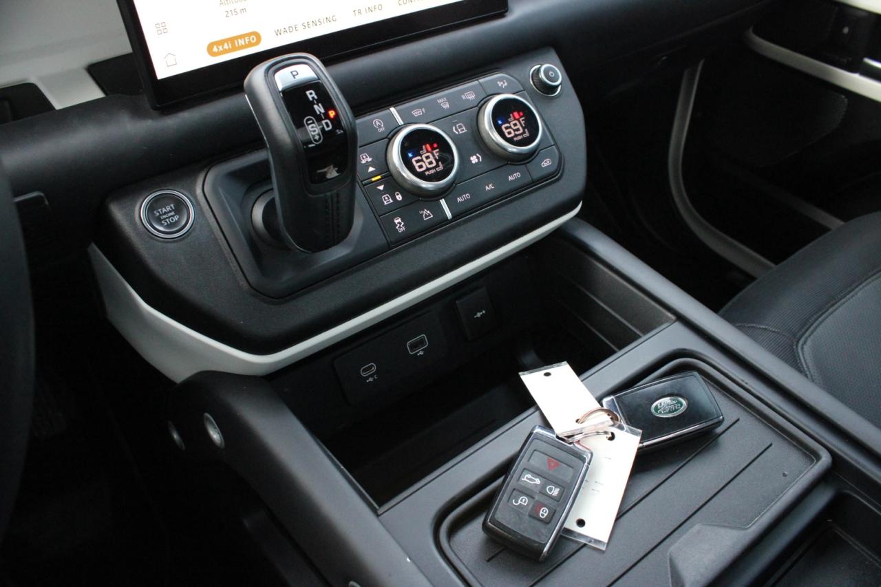 2023 Land Rover Defender 110 X-Dynamic SE V6 No Accident Clean CarFax. Photo