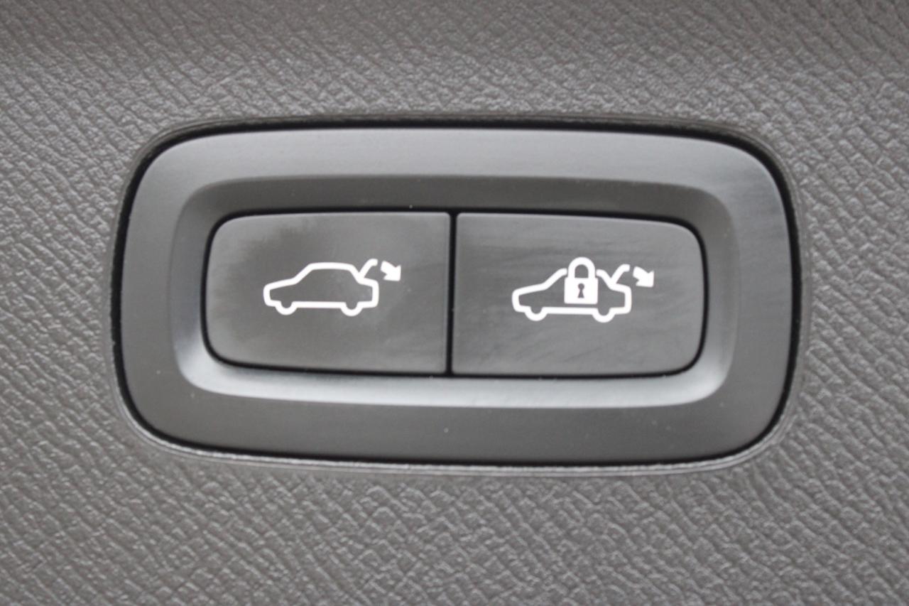 2023 Volvo XC90 B6 Ultimate Dark 7 Passenger Loaded Certified Photo