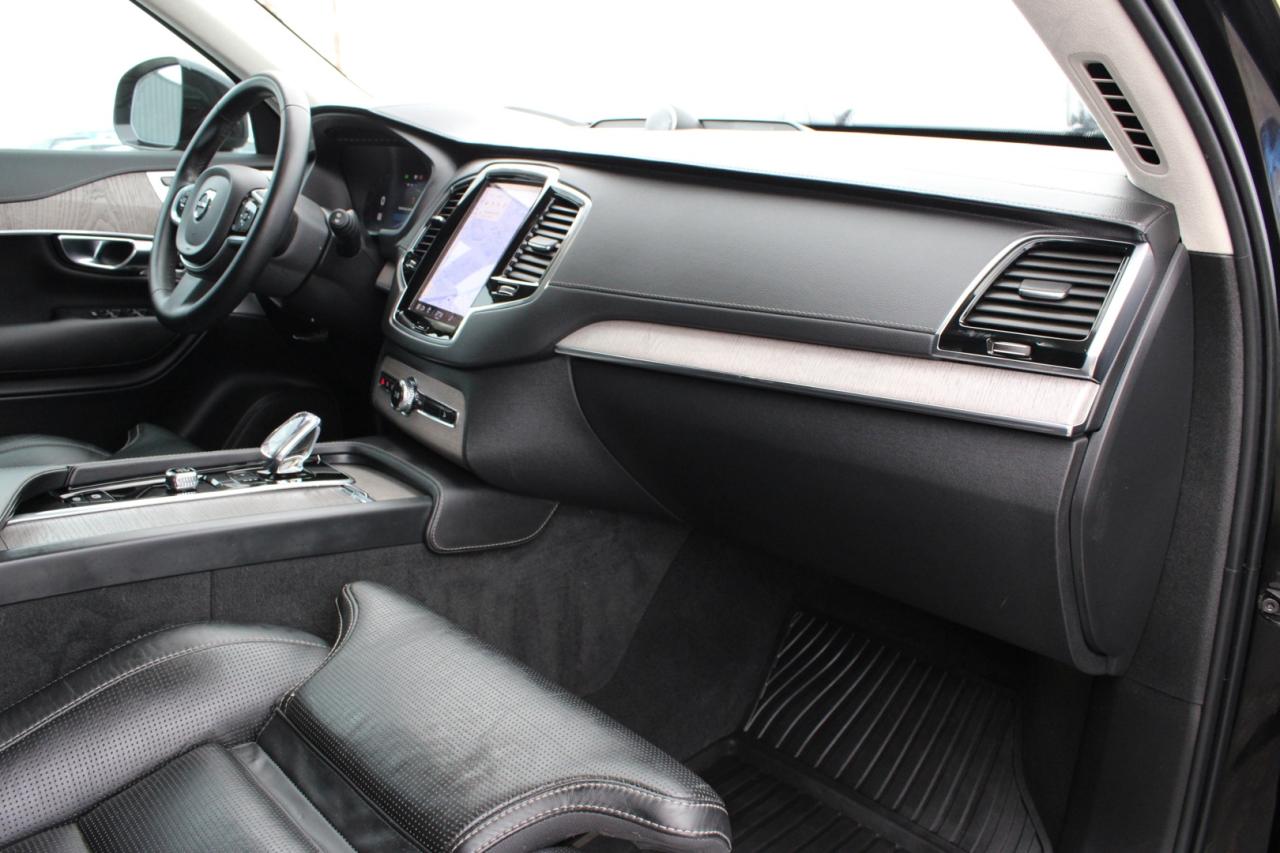 2023 Volvo XC90 B6 Ultimate Dark 7 Passenger Loaded Photo
