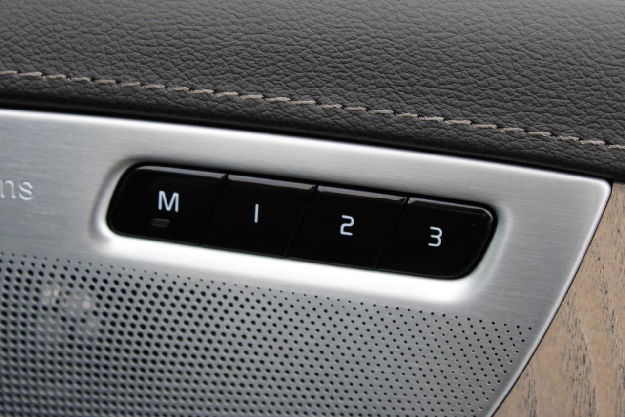 2023 Volvo XC90 B6 Ultimate Dark 7 Passenger Loaded Certified Photo