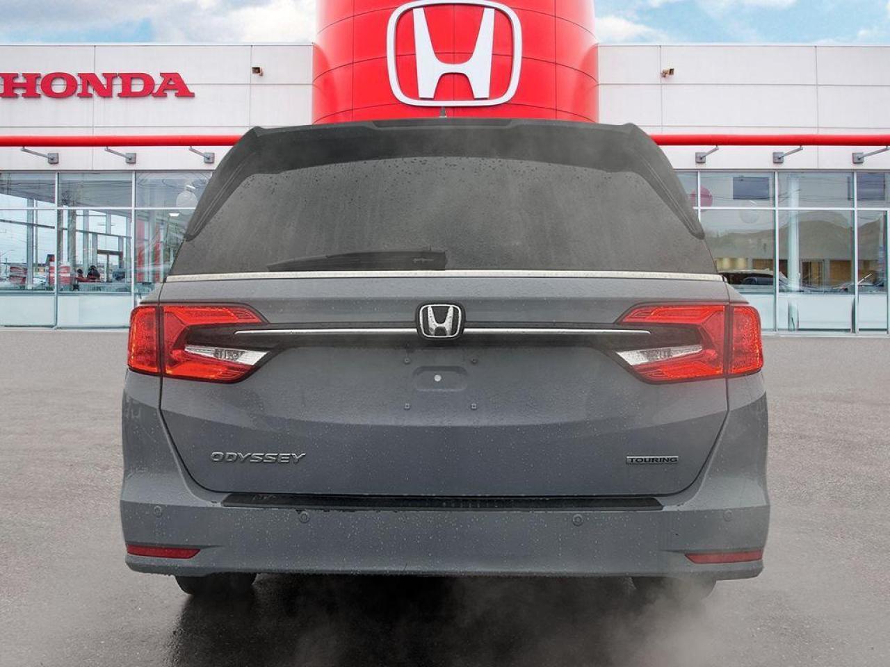 2023 Honda Odyssey Touring Photo4